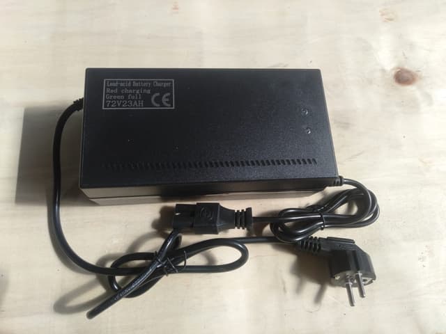 ARORA ZR5 ŞARJ CİHAZI (72V / 23AH) Uyumlu Modeller: ZR5, ZR4